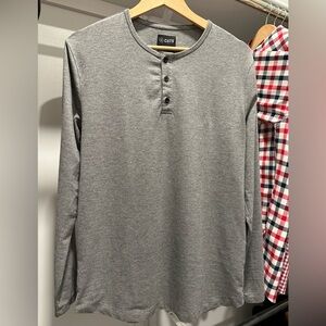 CUTS Men’s long sleeve Henley - Like New!